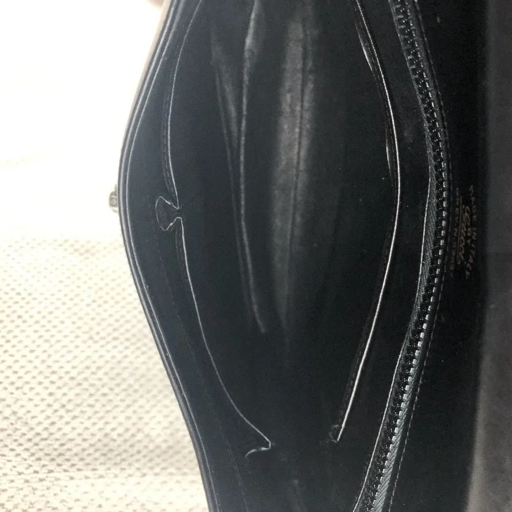 Authentic Gucci‎ Patent Leather Black Lion Turn Lock Shoulder Bag 53637